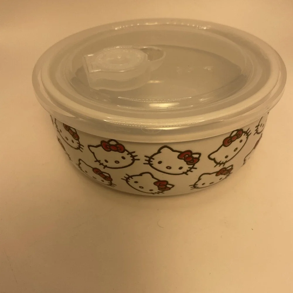 NEW Hello Kitty FACES 5in Diameter Ceramic Food Storage Bowl w/Vented Lid